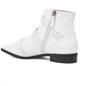 nine west seraphim pointy toe booties